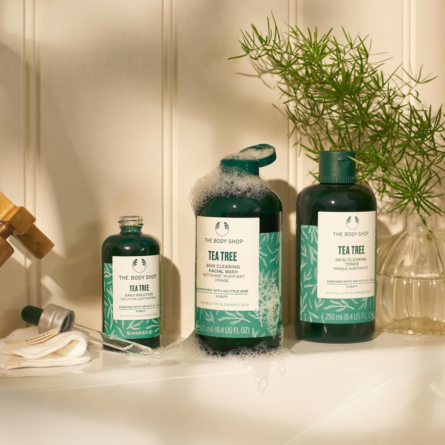 The Body Shop Tea Tree Skin Clearing Facial Wash – Purifying Vegan Face Wash for Oily, Blemished Skin – 8.4 Oz