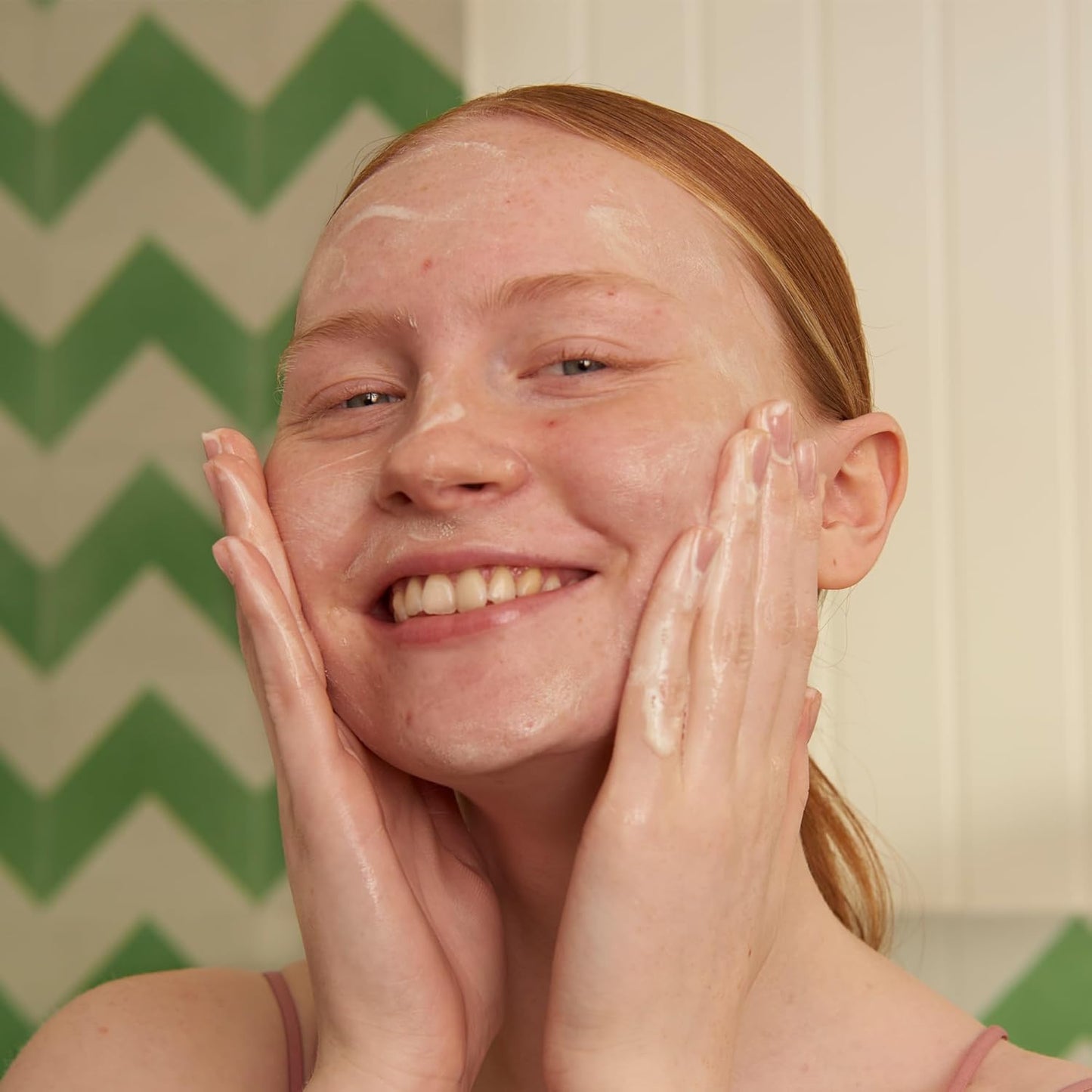 The Body Shop Tea Tree Skin Clearing Facial Wash – Purifying Vegan Face Wash for Oily, Blemished Skin – 8.4 Oz