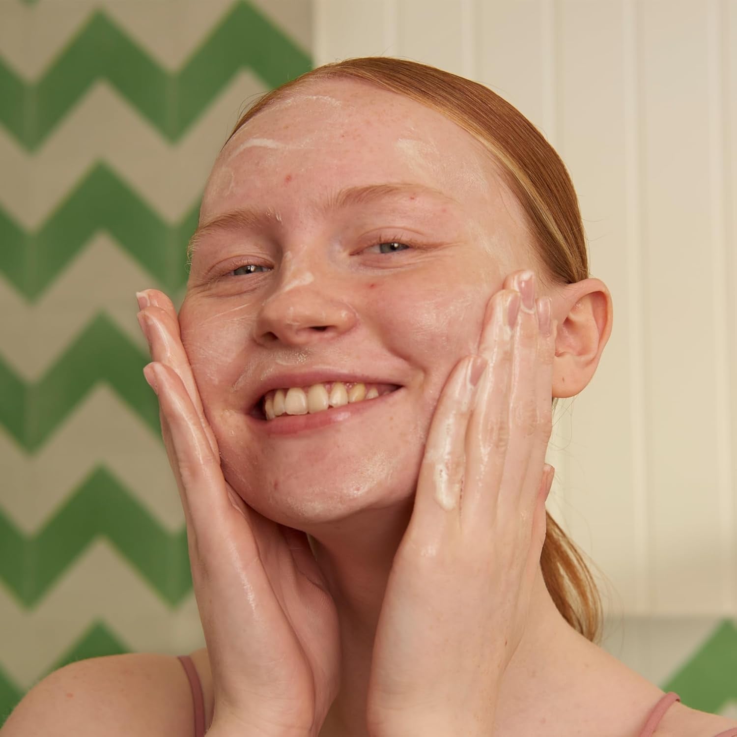 The Body Shop Tea Tree Skin Clearing Facial Wash – Purifying Vegan Face Wash for Oily, Blemished Skin – 8.4 Oz